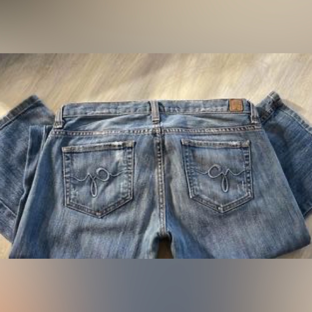 Inseam 33” approx 
Guess distressed jeans 
Fancy flare 
Size 28
